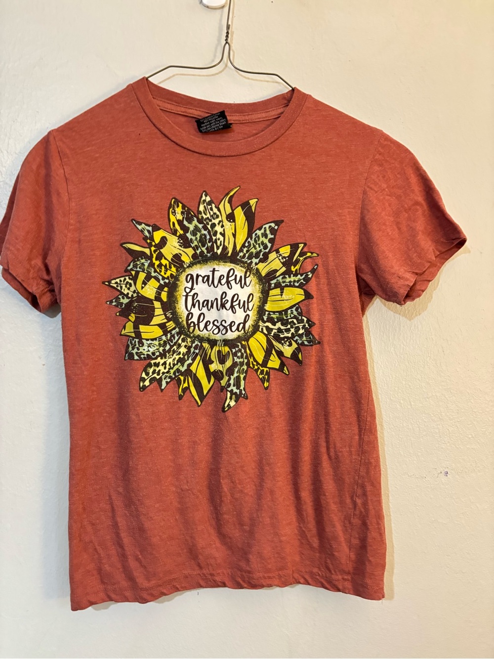 Love and Faith orange sunflower graphic tee
Size S #sunflower #graphictee